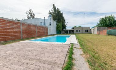 665 entre 16 y 17 Sicardi, casa con piscina en VENTA