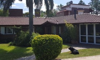 Casa / Quinta Ruta 1 , KM 10 a 100 mts lado Este.