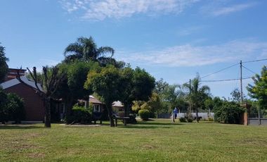 Casa / Quinta Ruta 1 , KM 10 a 100 mts lado Este.