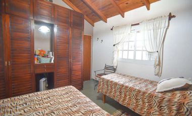 Casa / Quinta Ruta 1 , KM 10 a 100 mts lado Este.