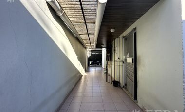 Venta casa 3 ambientes con cochera y quincho en Wilde