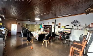 Venta casa 3 ambientes con cochera y quincho en Wilde