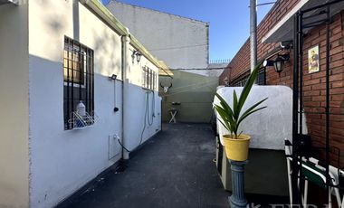 Venta casa 3 ambientes con cochera y quincho en Wilde