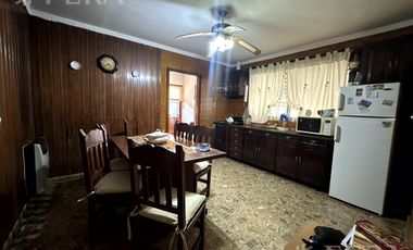 Venta casa 3 ambientes con cochera y quincho en Wilde