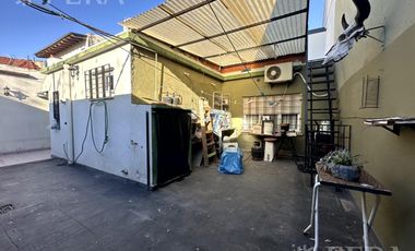 Venta casa 3 ambientes con cochera y quincho en Wilde