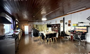 Venta casa 3 ambientes con cochera y quincho en Wilde