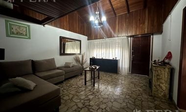 Venta casa 3 ambientes con cochera y quincho en Wilde