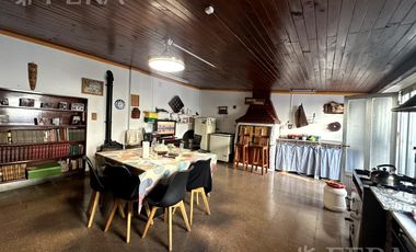 Venta casa 3 ambientes con cochera y quincho en Wilde