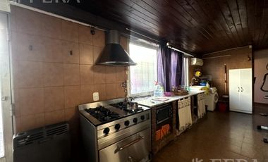 Venta casa 3 ambientes con cochera y quincho en Wilde
