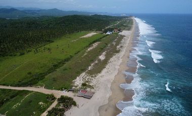 Terreno de 1 hectarea a pie de playa el Venado/Roca blanca