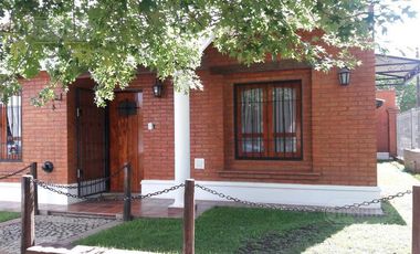 HOUSING -Casa - Quintas De Arguello, 3 DORMITORIOS COCHER 3 AUTOS.IMPECABLE