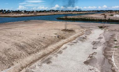 Terreno en Venta de 555 m2 en Funes Lakes