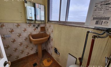 Venta de departamento de 3 ambientes con balcón en Wilde