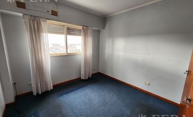 Venta de departamento de 3 ambientes con balcón en Wilde
