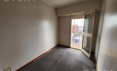 Venta de departamento de 3 ambientes con balcón en Wilde