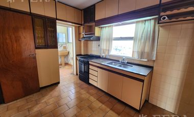 Venta de departamento de 3 ambientes con balcón en Wilde