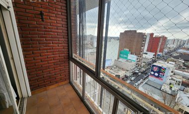 Venta de departamento de 3 ambientes con balcón en Wilde