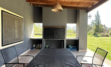 Venta Casa quinta estilo campo en Salvador María, Lobos