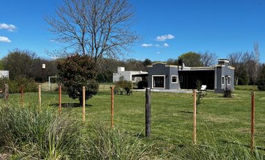 Venta Casa quinta estilo campo en Salvador María, Lobos