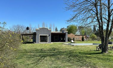 Venta Casa quinta estilo campo en Salvador María, Lobos