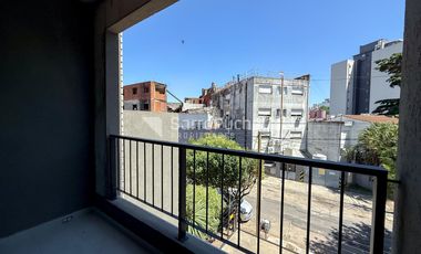 Alquiler departamento 3 ambientes con balcon y cochera en Haedo.