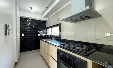 Alquiler departamento 3 ambientes con balcon y cochera en Haedo.