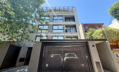 Alquiler departamento 3 ambientes con balcon y cochera en Haedo.