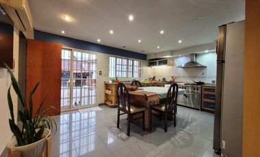 Venta casa 5 ambientes con cochera y quincho en Wilde