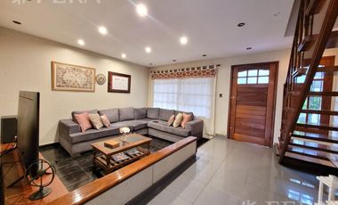 Venta casa 5 ambientes con cochera y quincho en Wilde