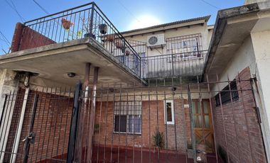 Venta Casa 4 ambientes Patio, Terraza y Doble Cochera-Quilmes APTO CREDITO HIPOTECARIO