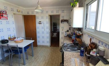 Departamento de 4 ambientes en Banfield Oeste Edificio Banco Galicia amplio balcon con vista panoramica