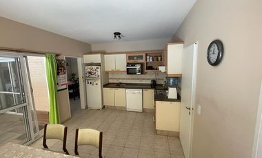 Impecable casa en el C. C. Champagnat