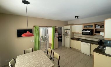 Impecable casa en el C. C. Champagnat