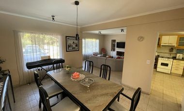 Impecable casa en el C. C. Champagnat