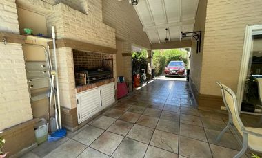 Impecable casa en el C. C. Champagnat