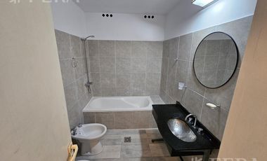 Venta de PH 4 ambientes con cochera en Wilde