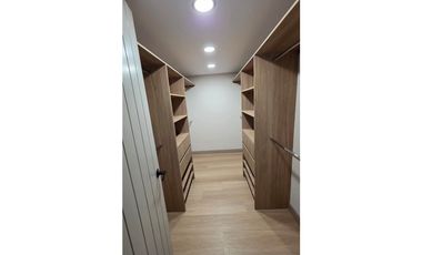 APRTAMENTO EN VENTA EN EL POBLADO LOMA DEL TESORO REMODELADO