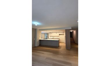 APRTAMENTO EN VENTA EN EL POBLADO LOMA DEL TESORO REMODELADO