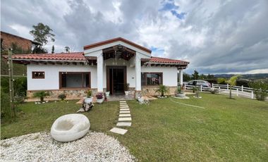 VENTA DE CASA CAMPESTRE ESTILO COLONIAL – AUTOPISTA MEDELLN – BOGOT