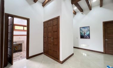 VENTA DE CASA CAMPESTRE ESTILO COLONIAL – AUTOPISTA MEDELLN – BOGOT
