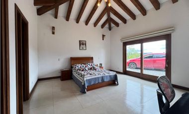 VENTA DE CASA CAMPESTRE ESTILO COLONIAL – AUTOPISTA MEDELLN – BOGOT