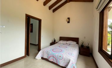 VENTA DE CASA CAMPESTRE ESTILO COLONIAL – AUTOPISTA MEDELLN – BOGOT