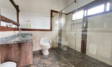 VENTA DE CASA CAMPESTRE ESTILO COLONIAL – AUTOPISTA MEDELLN – BOGOT