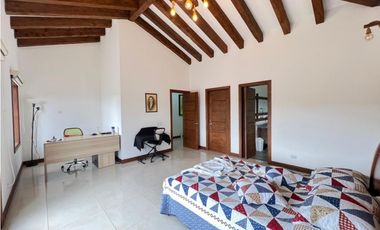 VENTA DE CASA CAMPESTRE ESTILO COLONIAL – AUTOPISTA MEDELLN – BOGOT