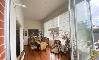 Arriendo apartamento en La Calleja Alta