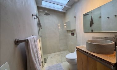 Arriendo casa campestre en Llano Grande con cabañas y jacuzzi