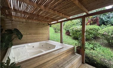 Arriendo casa campestre en Llano Grande con cabañas y jacuzzi