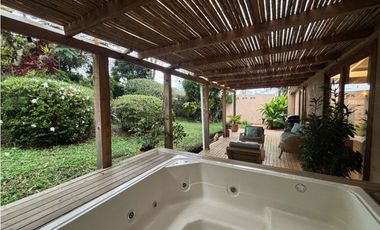 Arriendo casa campestre en Llano Grande con cabañas y jacuzzi