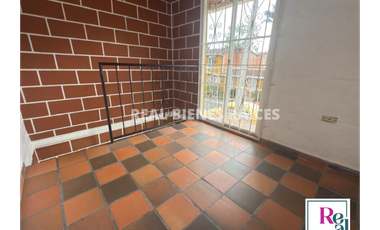 Casa para arriendo en unidad abierta.