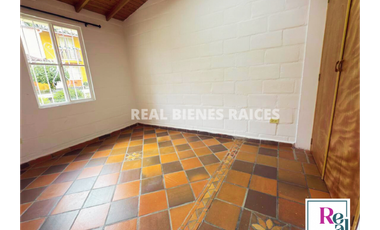 Casa para arriendo en unidad abierta.